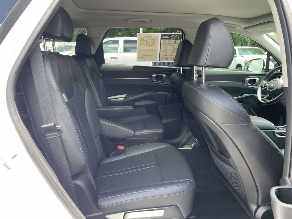 Used 2025 Kia Sorento EX w/ Panoramic Sunroof Package FWD image 18