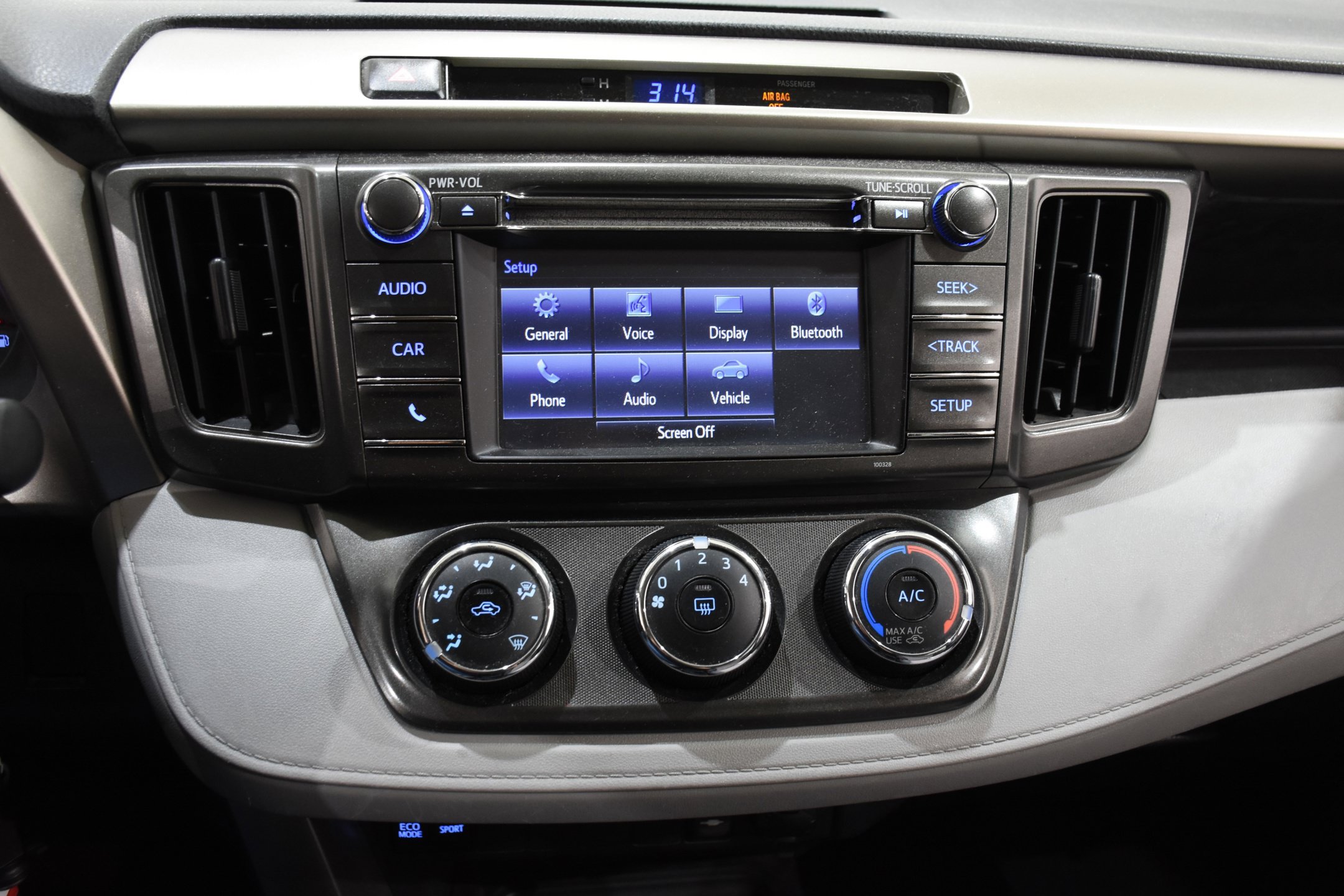 Used 2014 Toyota RAV4 LE AWD/4WD image 16