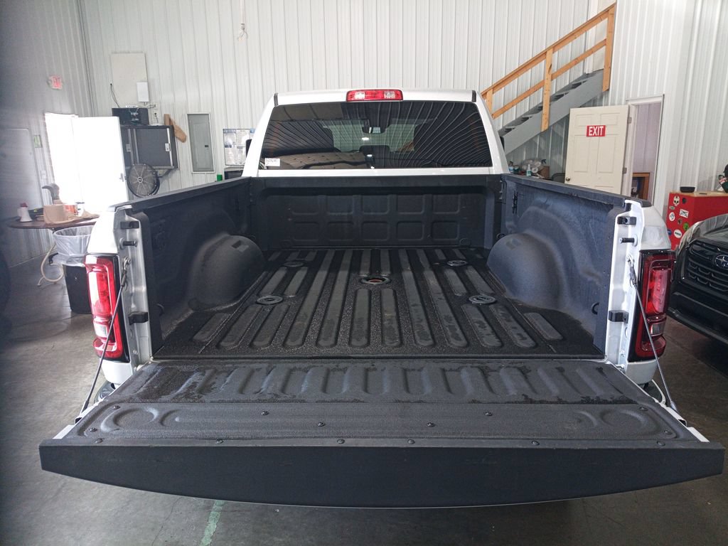 Used 2025 RAM 3500 Big Horn AWD/4WD image 9