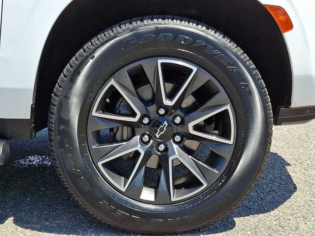 Used 2022 Chevrolet Tahoe Z71 w/ Luxury Package AWD/4WD image 9