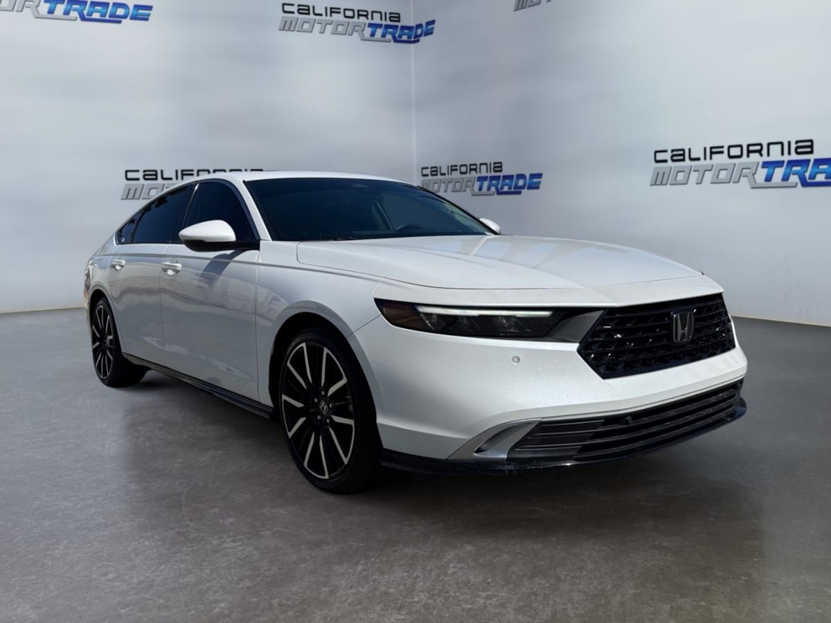 Used 2025 Honda Accord Touring image 3