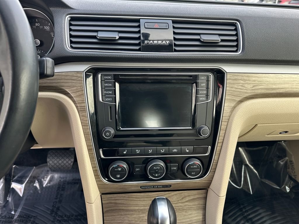 Used 2018 Volkswagen Passat 2.0T SE w/ SE Lighting Package image 22