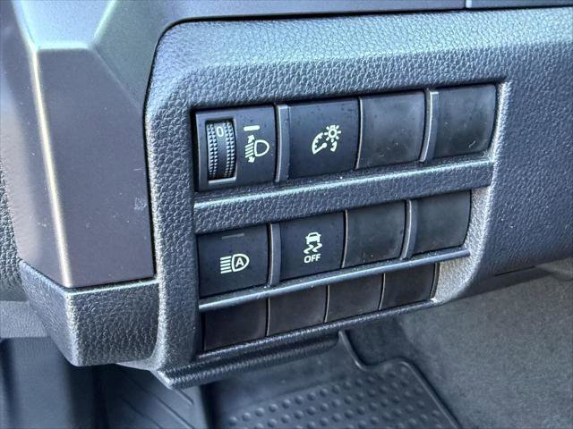 Certified 2025 Toyota Tacoma SR5 AWD/4WD image 19