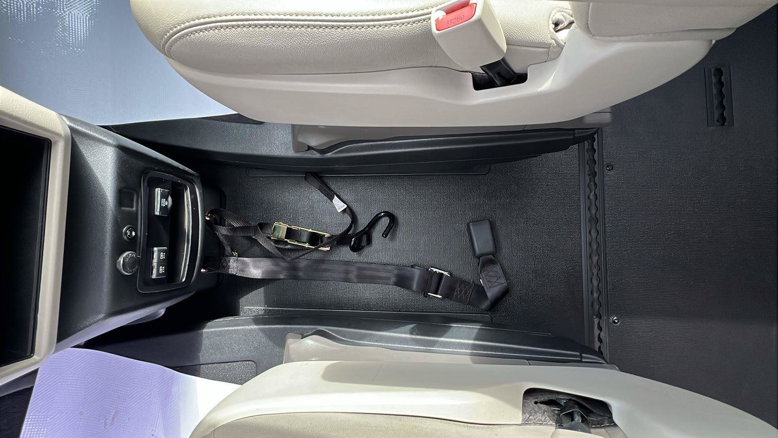 Used 2020 Toyota Sienna XLE w/ XLE Navigation Package FWD image 24
