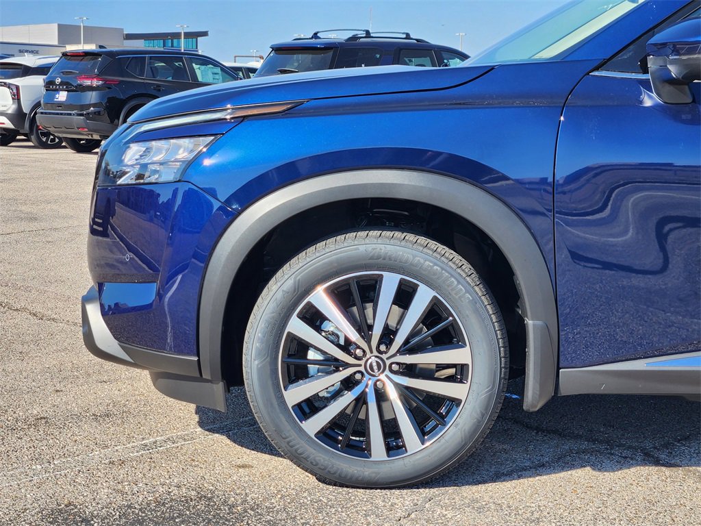 New 2025 Nissan Pathfinder Platinum image 6