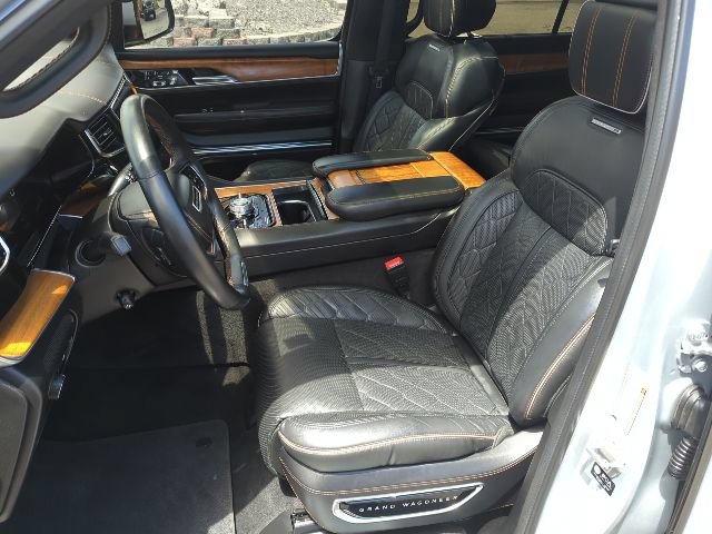 Certified 2022 Jeep Grand Wagoneer Series III w/ HD Trailer Tow Package AWD/4WD image 16