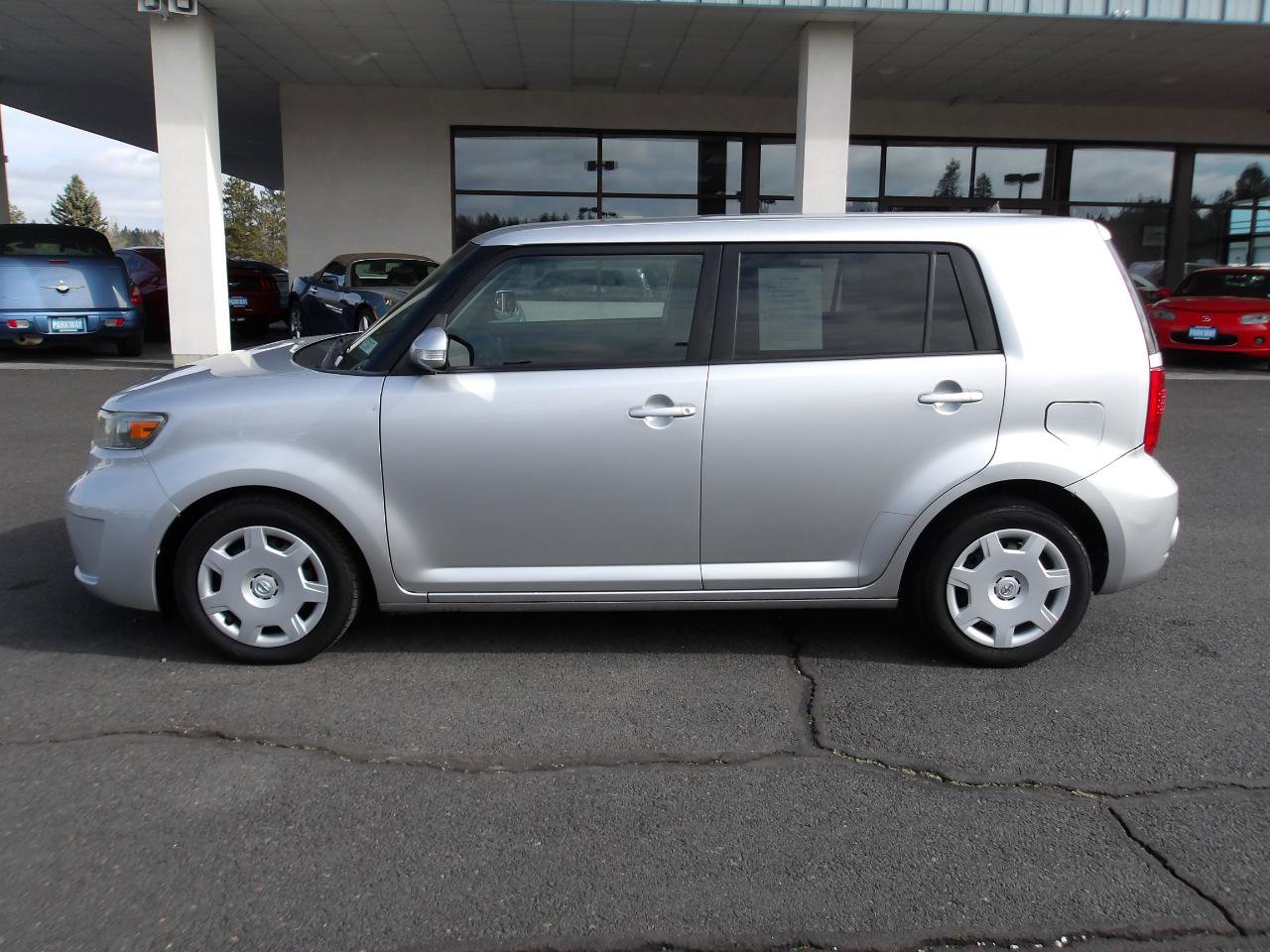 Used 2009 Scion xB image 2