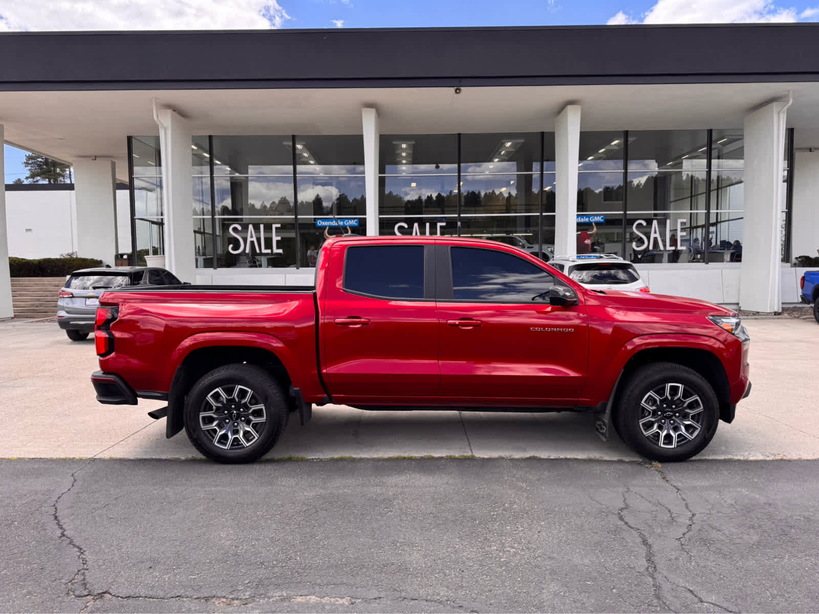 Used 2024 Chevrolet Colorado LT w/ LT Convenience Package III RWD image 6