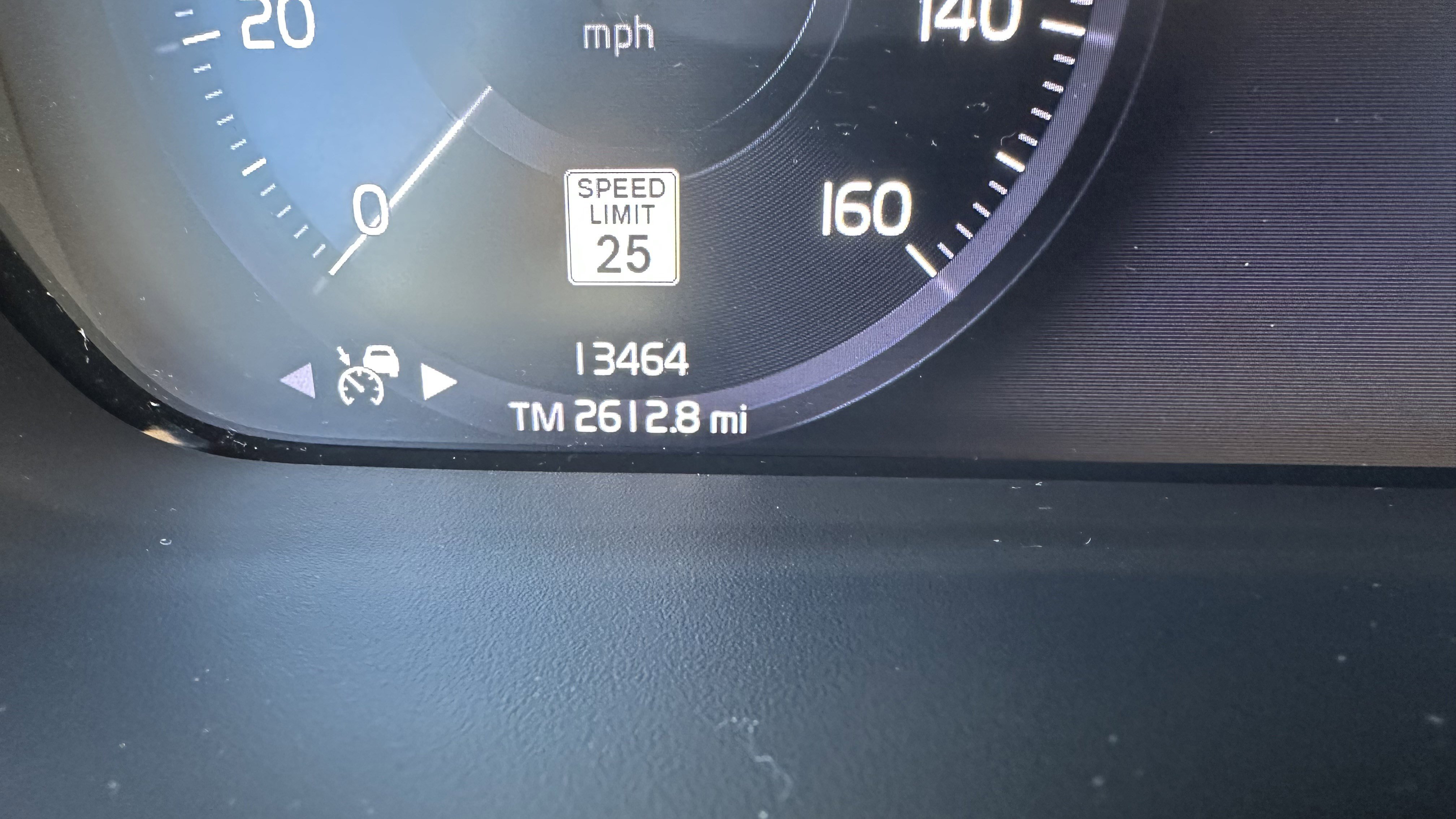 Used 2022 Volvo XC40 T5 Momentum w/ Premium Package image 23