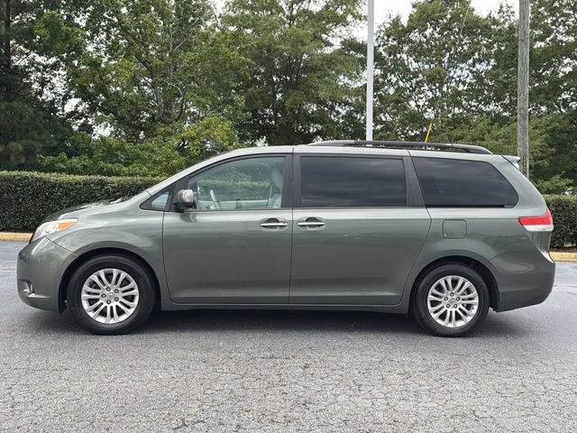 Used 2013 Toyota Sienna XLE FWD image 2