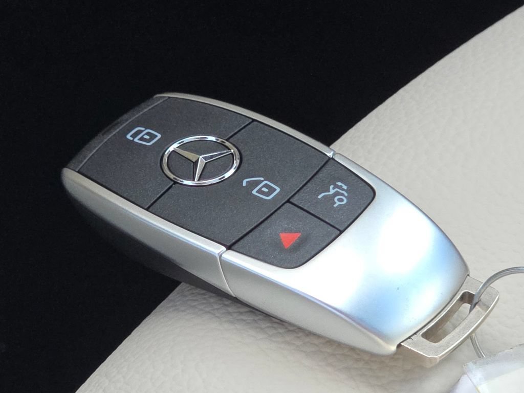 New 2026 Mercedes-Benz GLB 250 4MATIC image 38