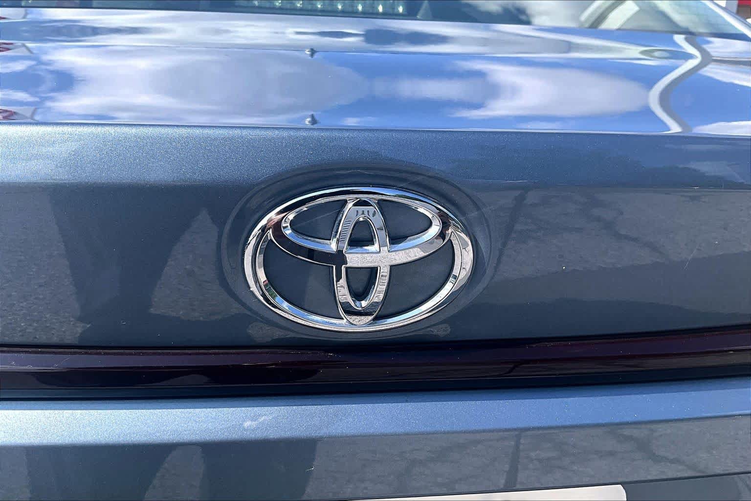 Used 2021 Toyota Corolla LE w/ Carpet Mat Package (TMS) FWD image 30