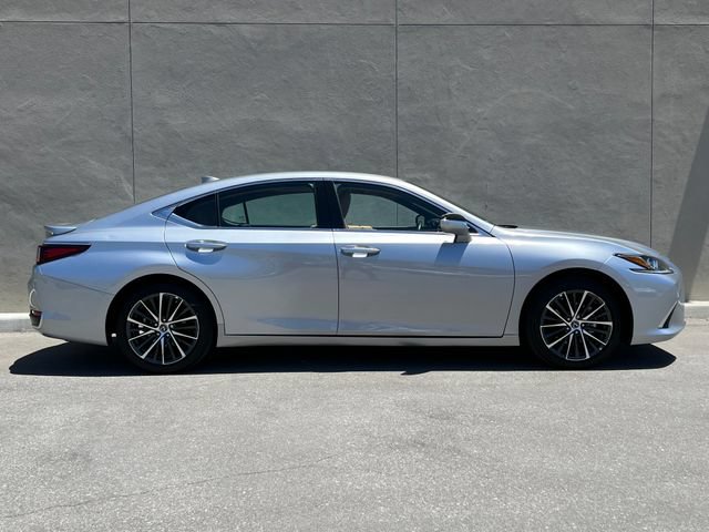 Used 2025 Lexus ES 300h w/ Premium Package FWD image 5
