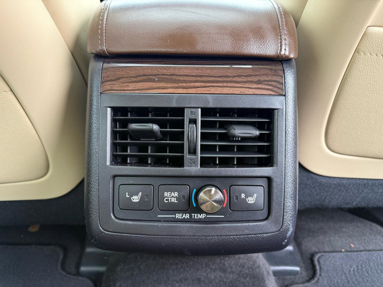 Used 2015 Toyota Avalon Limited w/ Technology Package image 32