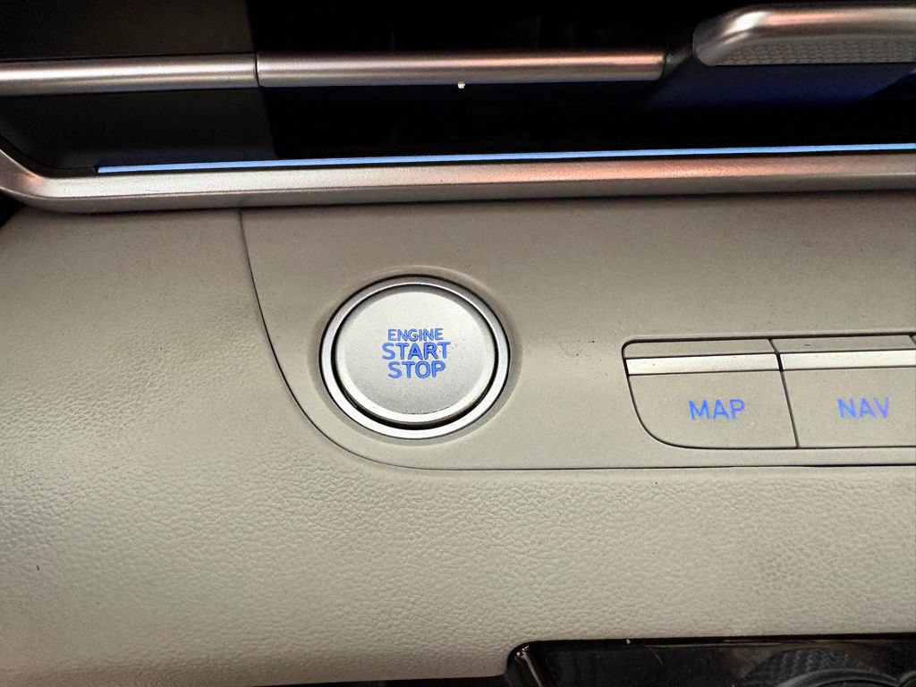 Used 2025 Hyundai Elantra Limited FWD image 27