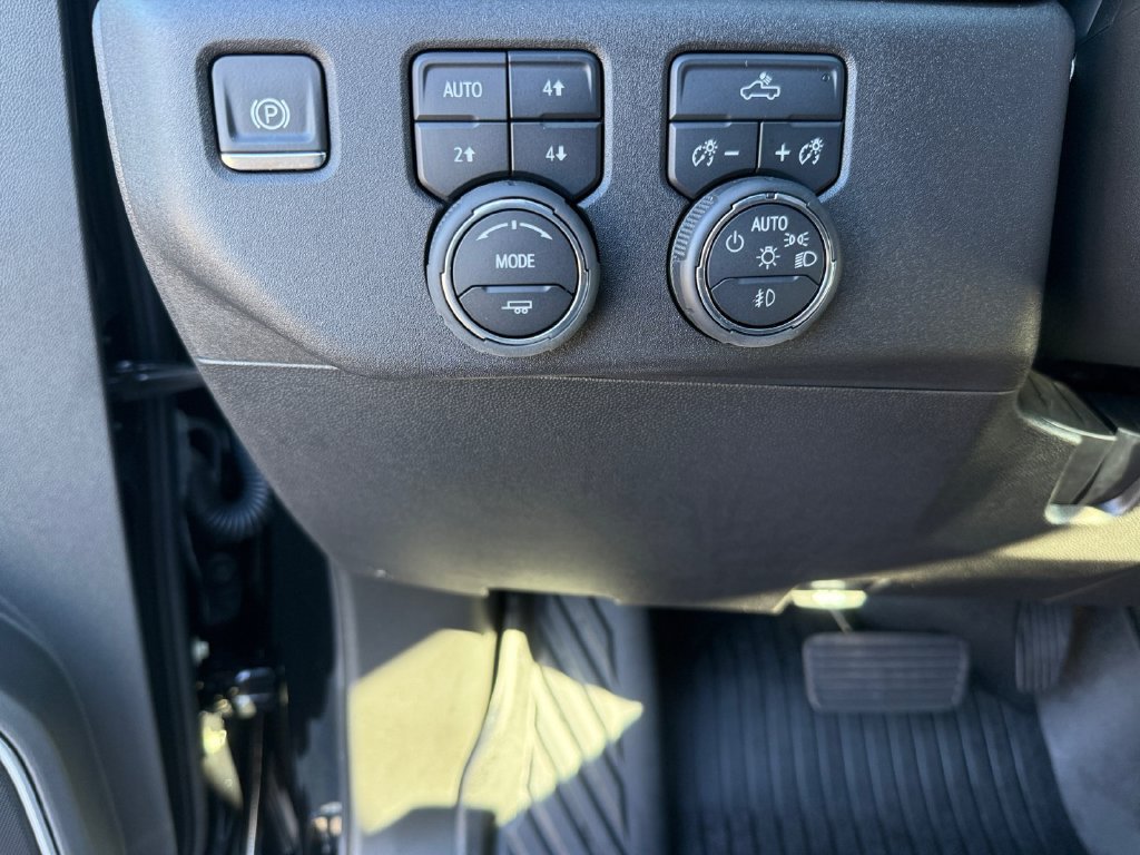 Used 2025 Chevrolet Silverado 1500 RST w/ Z71 Off-Road Package AWD/4WD image 25