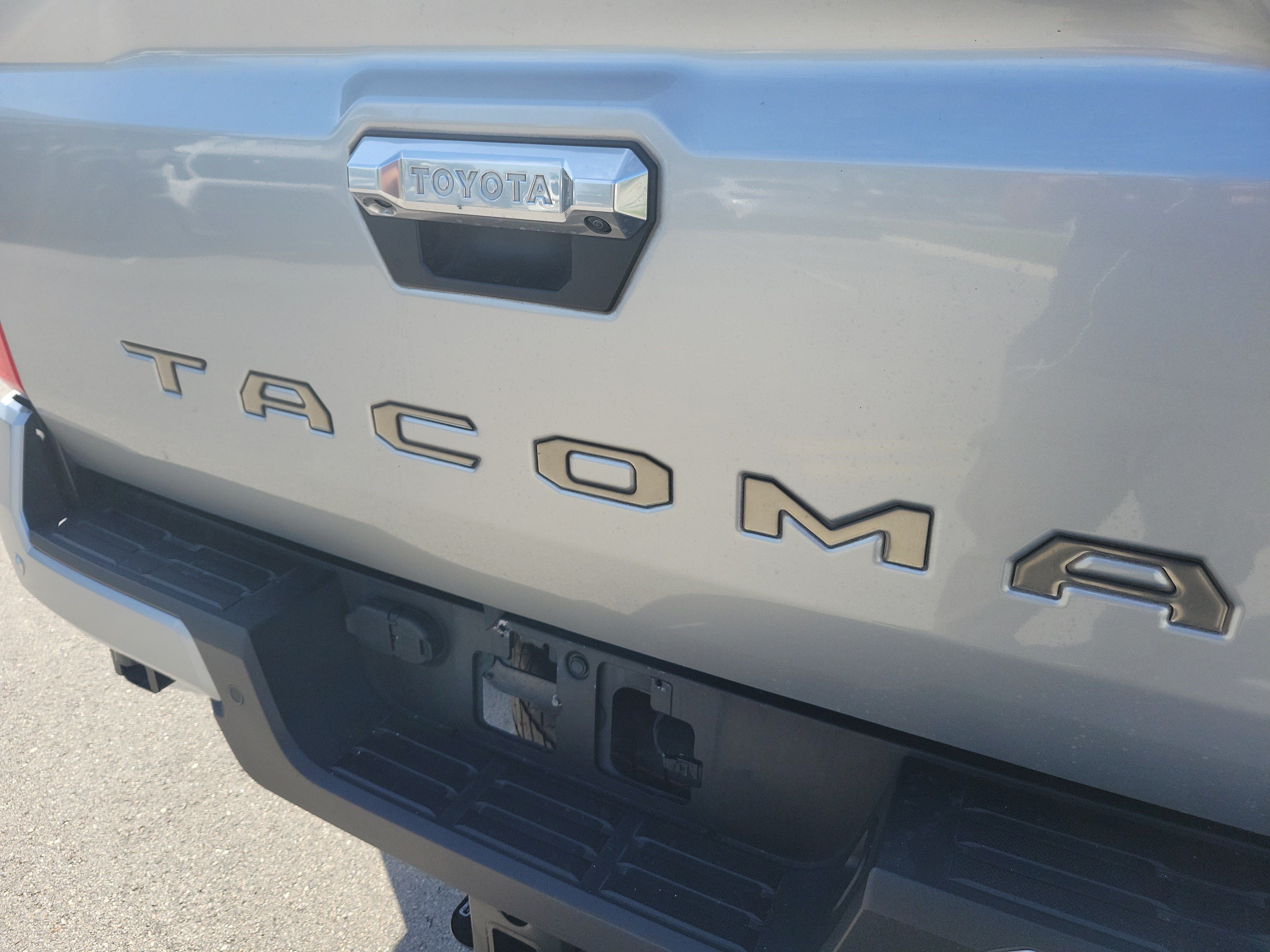 Used 2024 Toyota Tacoma Limited w/ Limited Package (LT) AWD/4WD image 9