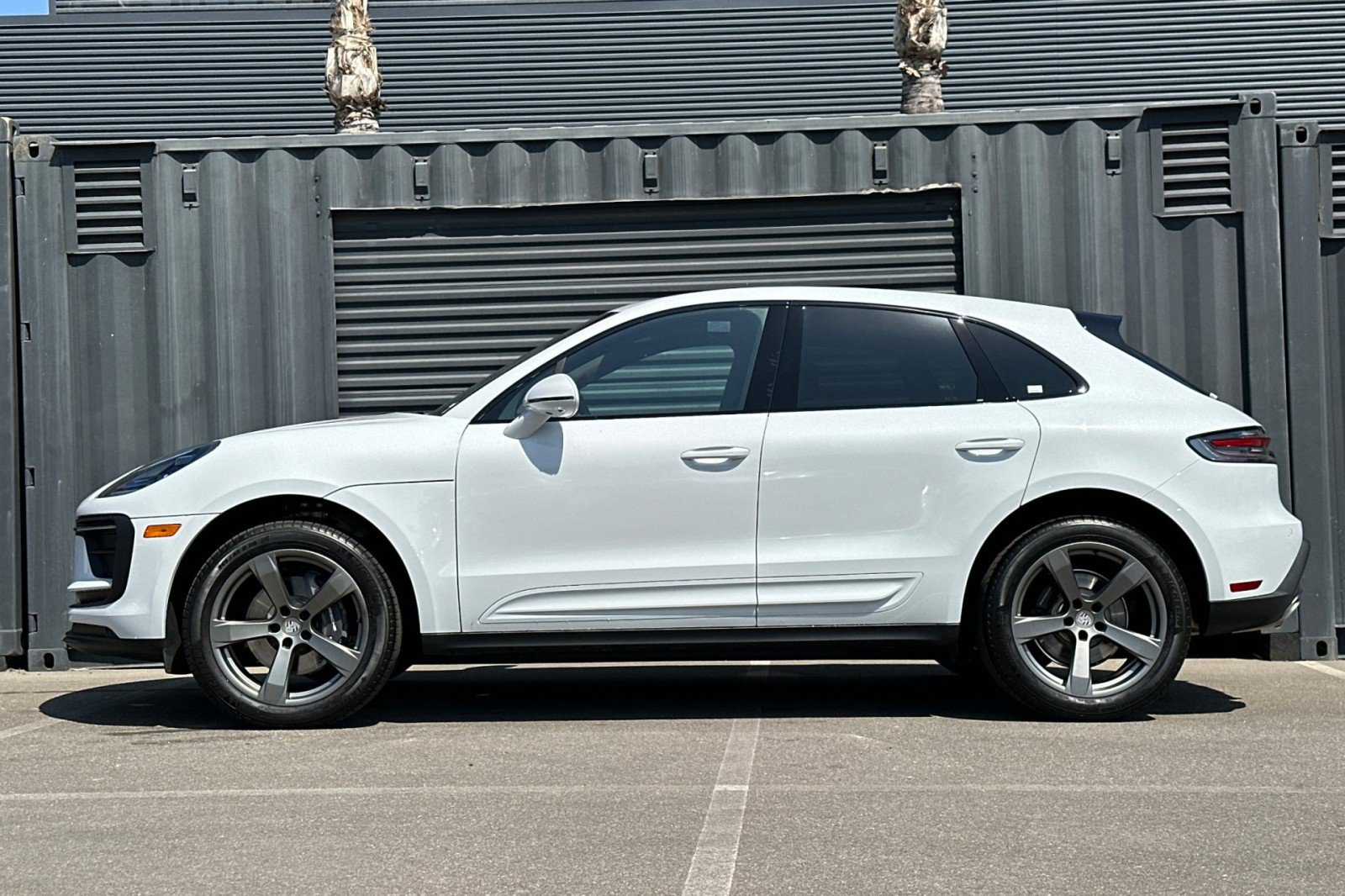 Used 2026 Porsche Macan AWD/4WD image 2