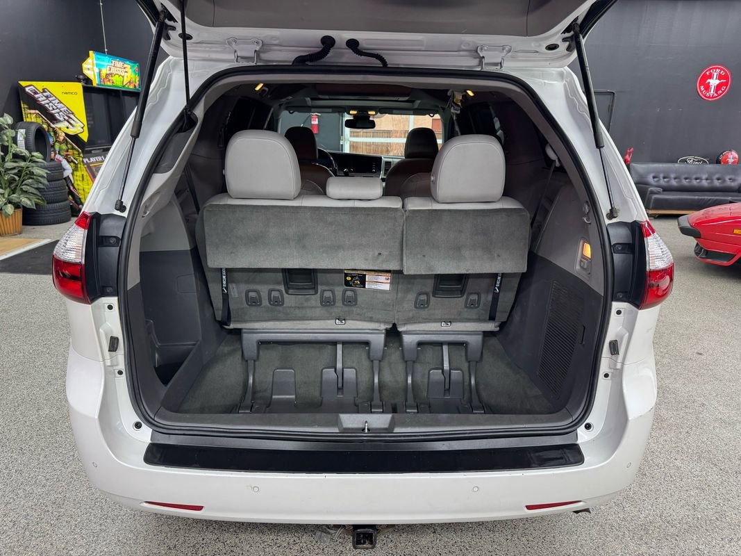 Used 2018 Toyota Sienna XLE Premium AWD/4WD image 15