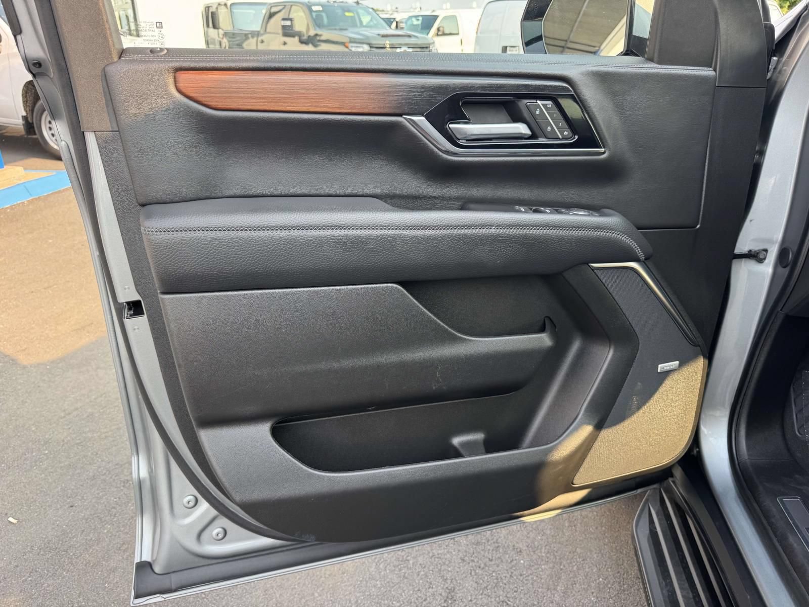 Used 2025 GMC Yukon Denali AWD/4WD image 22
