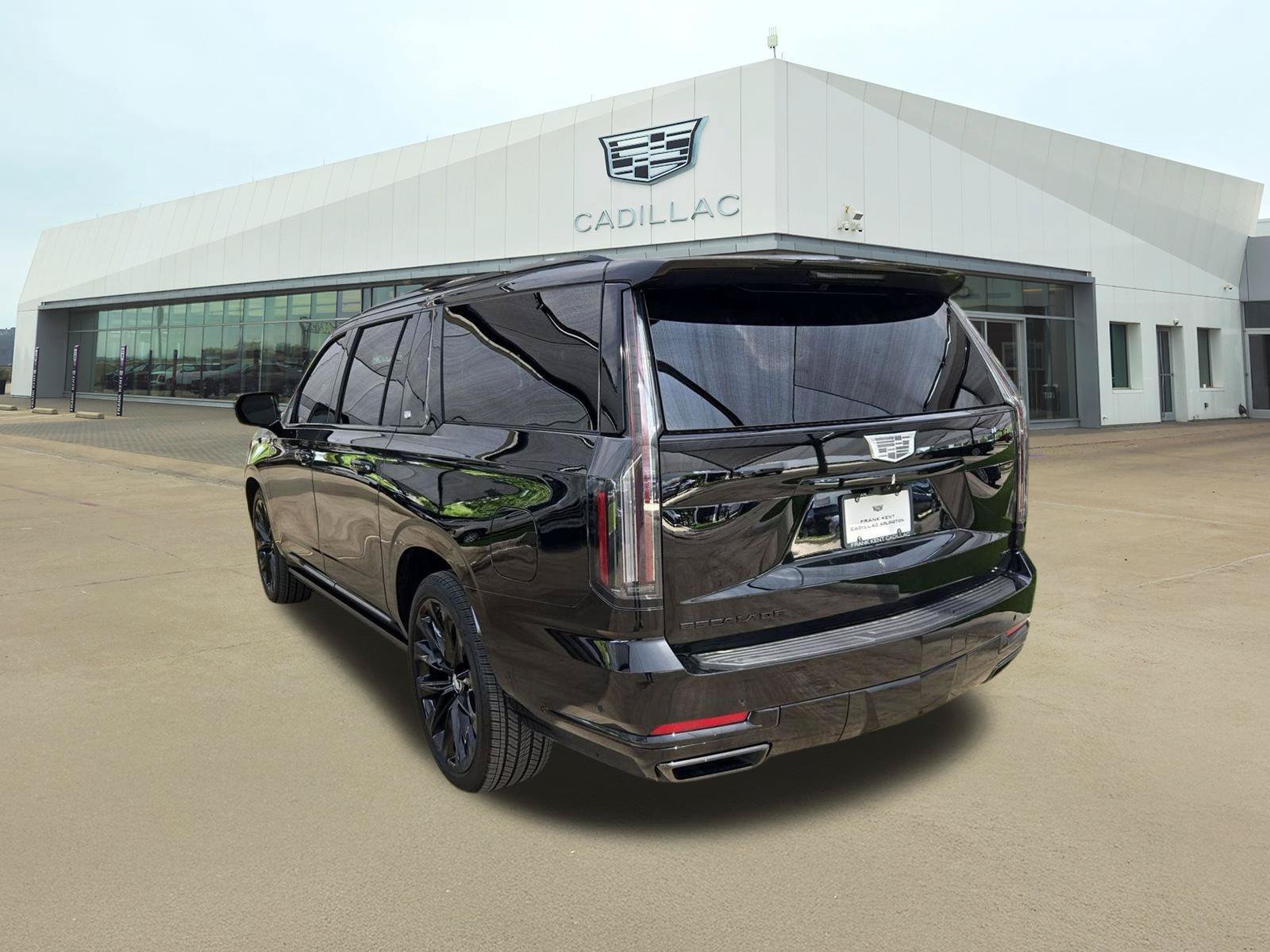 New 2026 Cadillac Escalade ESV Platinum Sport w/ LPO, ONYX Package AWD/4WD image 4