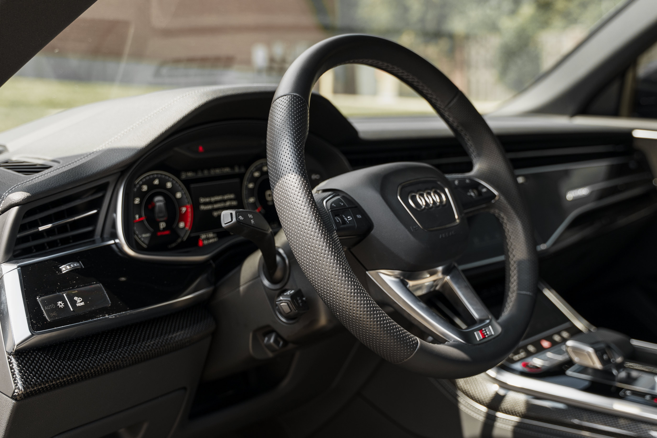 Used 2023 Audi SQ8 Prestige AWD/4WD image 9