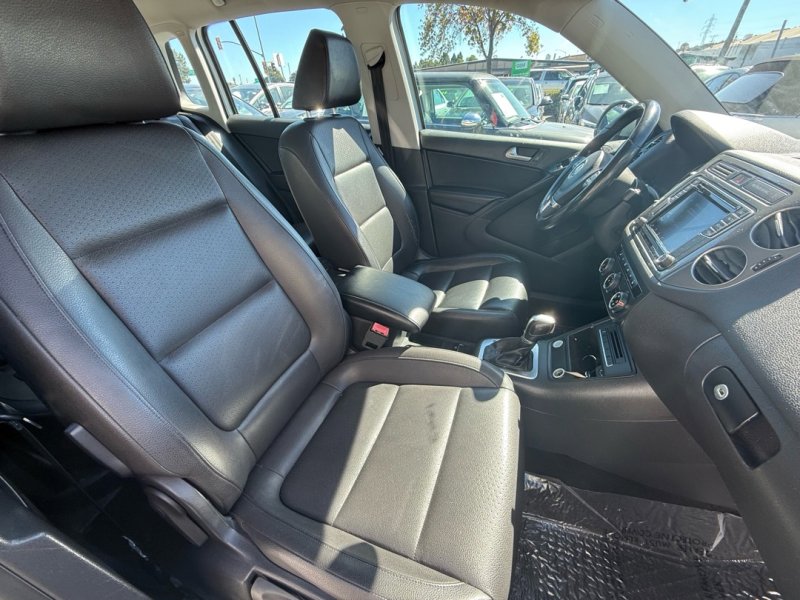 Used 2017 Volkswagen Tiguan S image 15