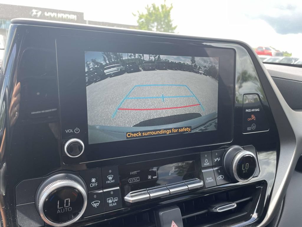 Used 2023 Toyota Highlander LE FWD image 19