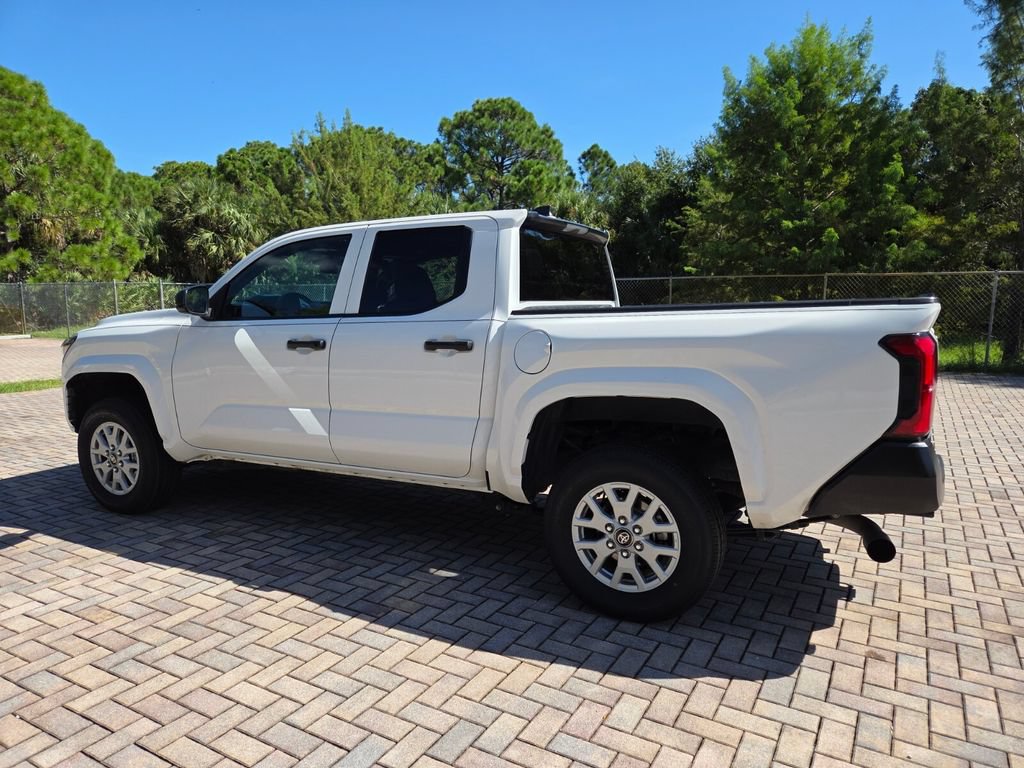 Certified 2024 Toyota Tacoma SR AWD/4WD image 9