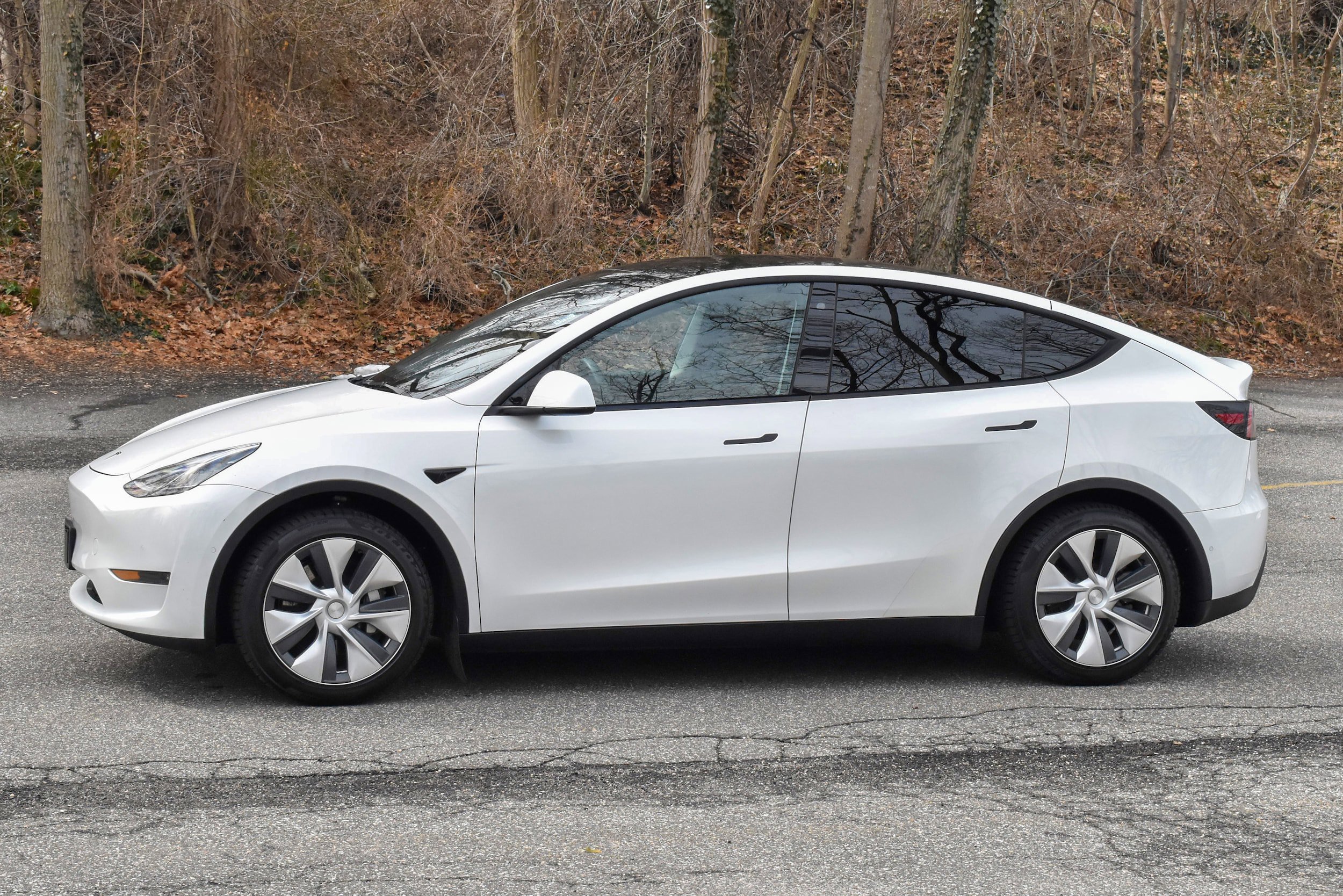 Used 2021 Tesla Model Y 2WD image 3
