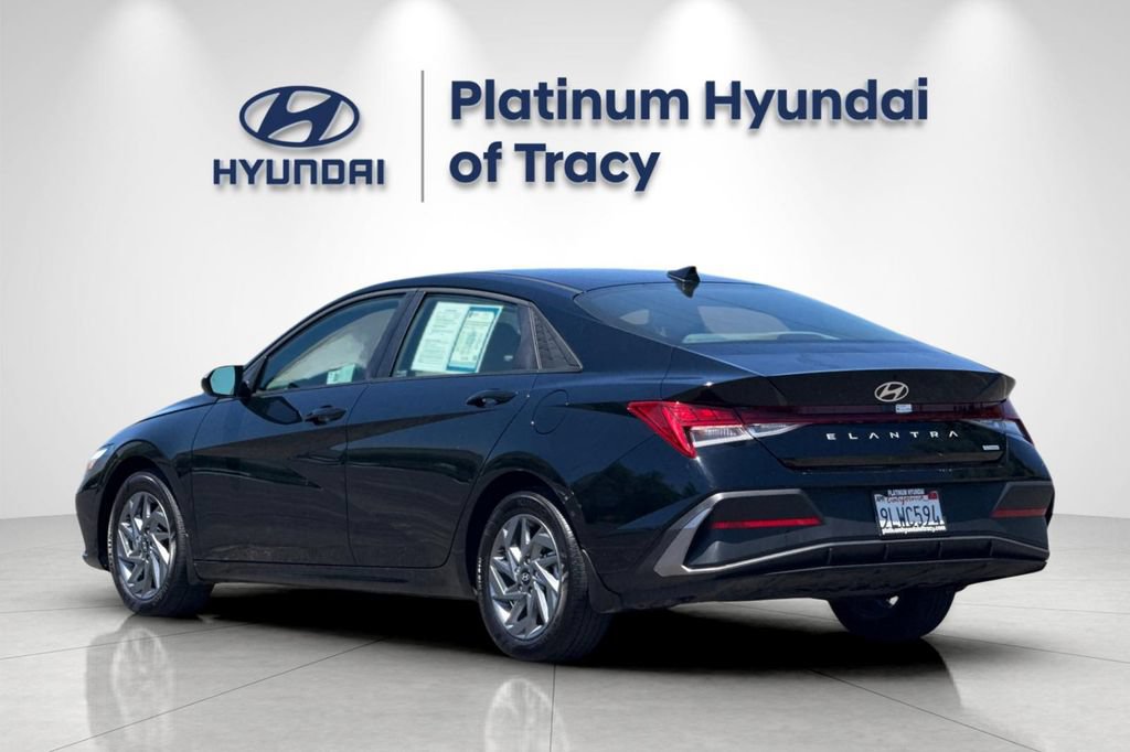 Used 2024 Hyundai Elantra Blue FWD image 6