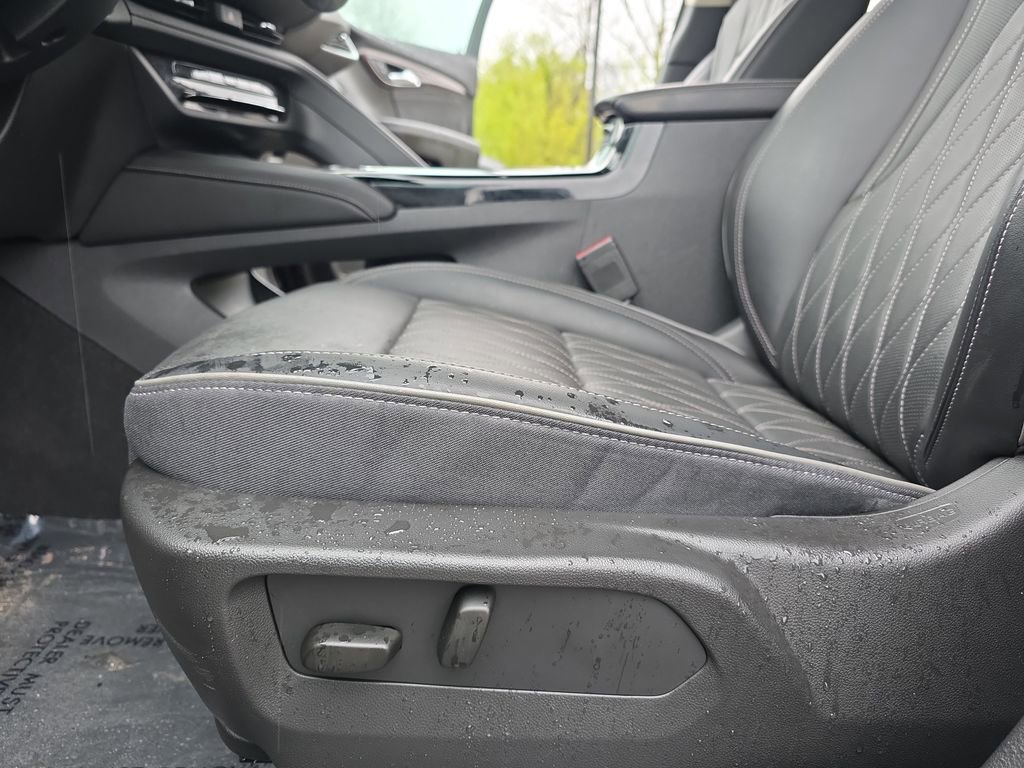 Used 2023 Buick Envision Avenir AWD/4WD image 31