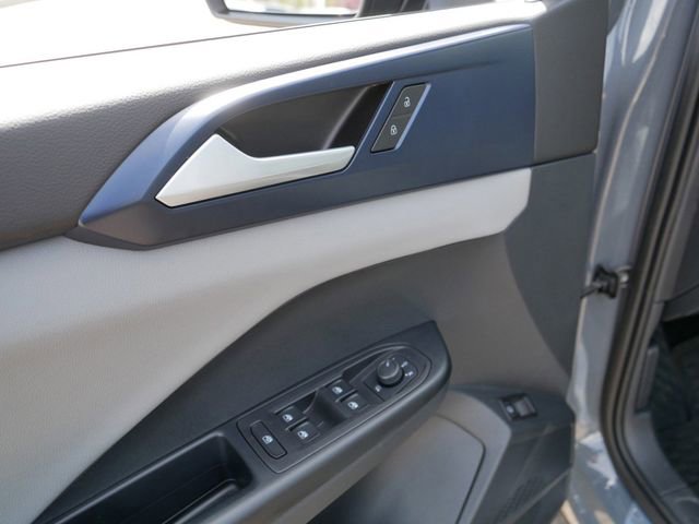 Certified 2023 Volkswagen Taos SE w/ Panoramic Sunroof Package AWD/4WD image 16