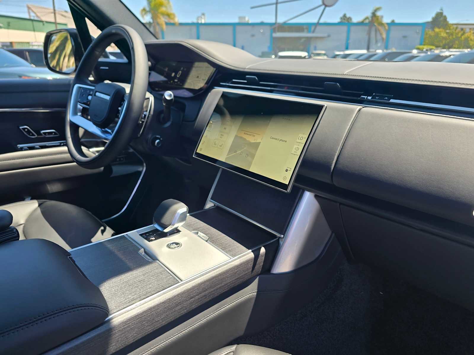 New 2025 Land Rover Range Rover SE image 12
