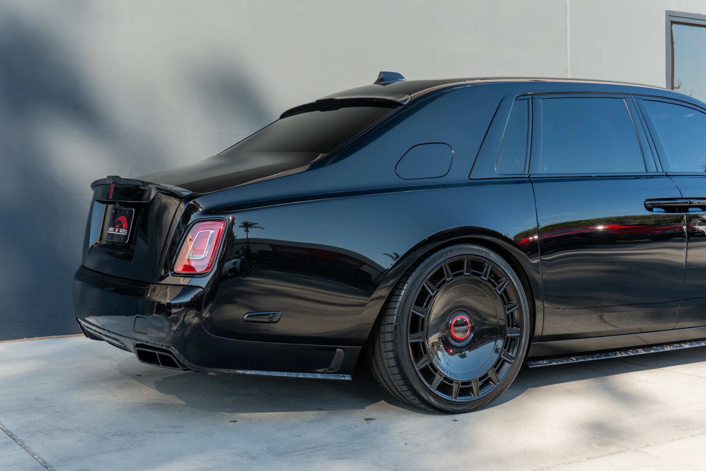 Used 2024 Rolls-Royce Phantom Sedan w/ The Phantom Package RWD image 39