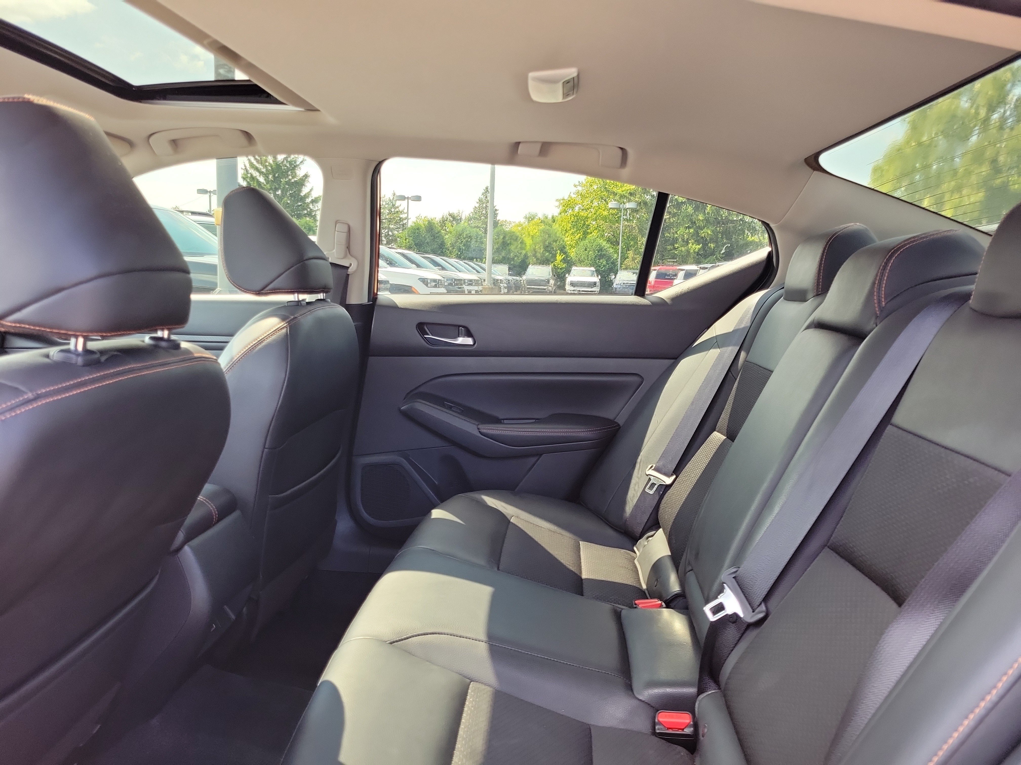 Used 2021 Nissan Altima 2.5 SR w/ SR Premium Package AWD/4WD image 11