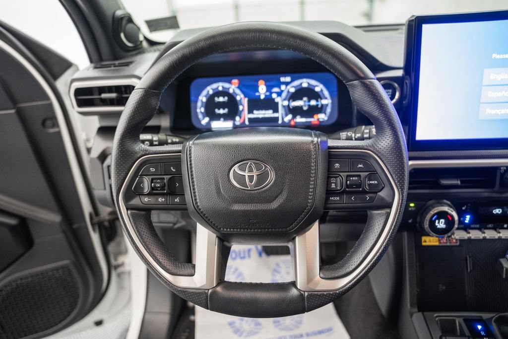 Used 2025 Toyota 4Runner Limited AWD/4WD image 34