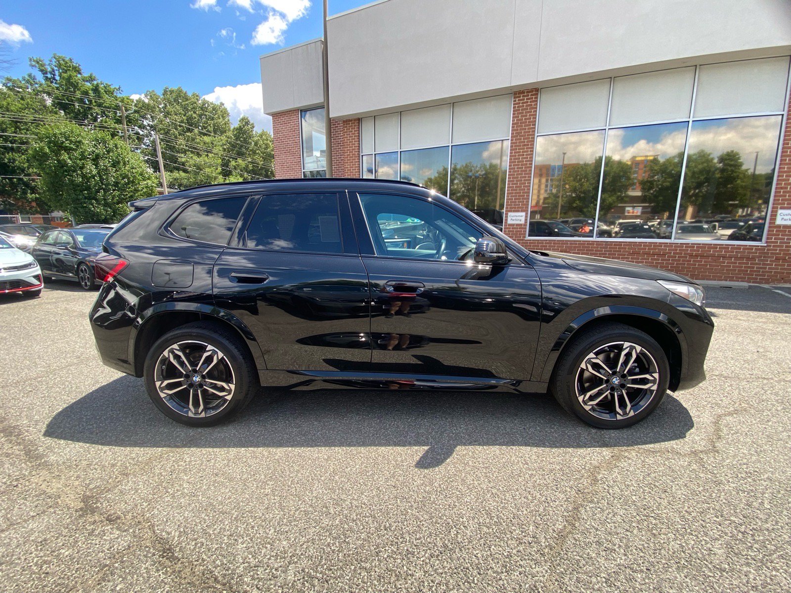 Used 2024 BMW X1 xDrive28i w/ Technology Package AWD/4WD image 2