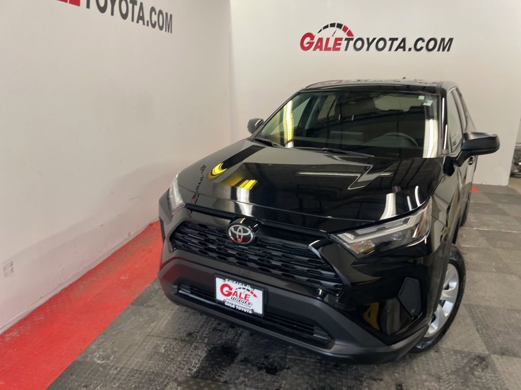 Used 2023 Toyota RAV4 LE image 3