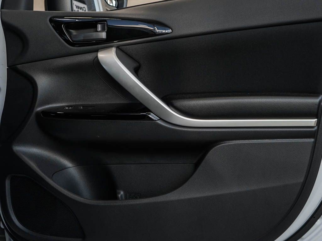 New 2026 Mitsubishi Eclipse Cross LE AWD/4WD image 9
