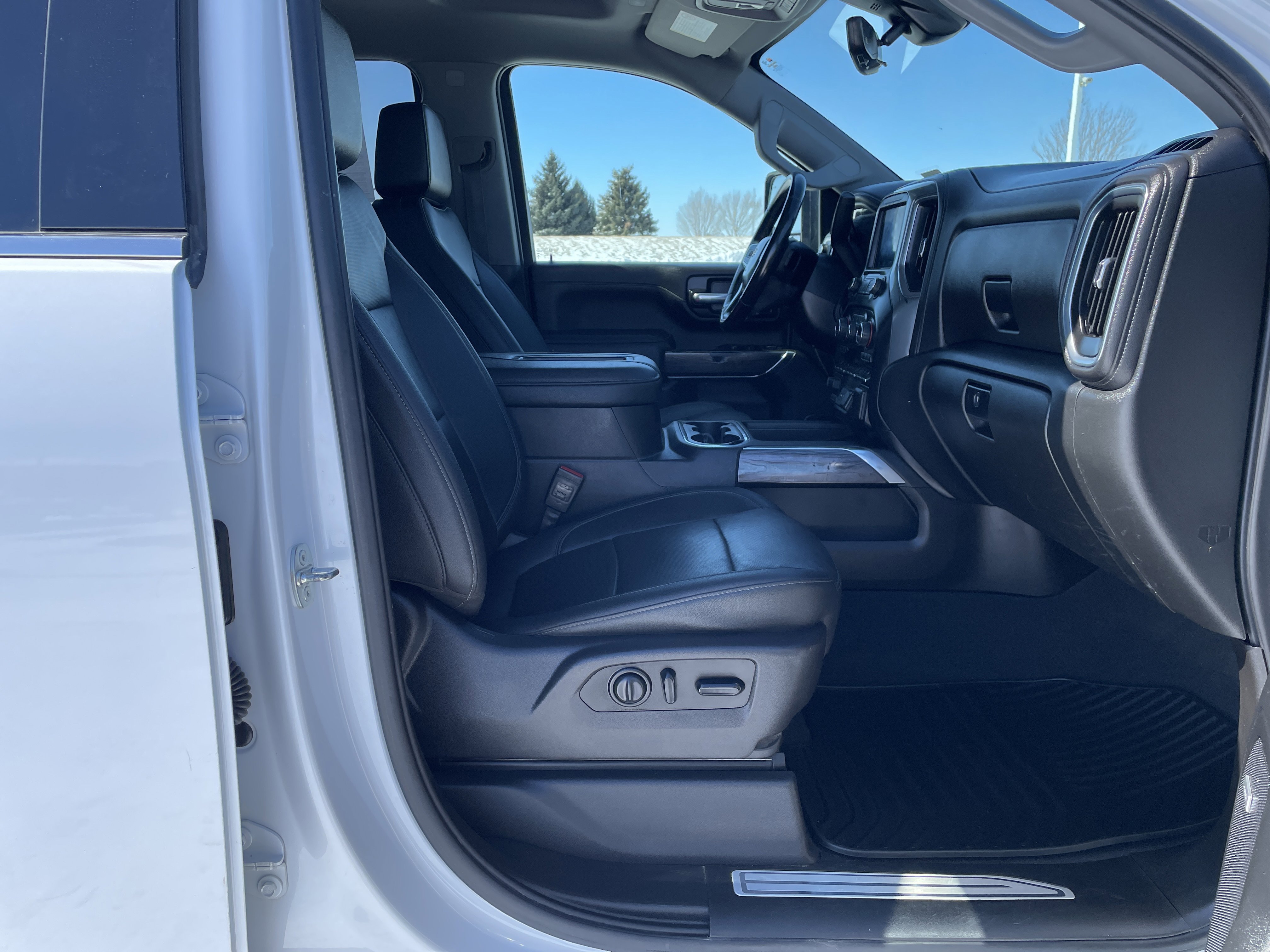 Used 2021 Chevrolet Silverado 3500 LTZ w/ LTZ Premium Package image 26