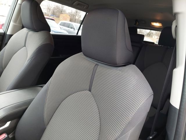 Used 2024 Toyota Highlander LE image 6