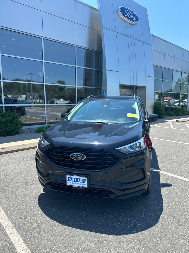 Used 2022 Ford Edge SE w/ Black Appearance Package AWD/4WD image 2