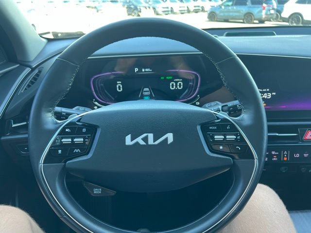 Used 2023 Kia Niro EX w/ EX Cold Weather Package FWD image 9