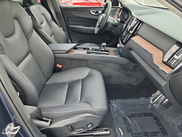 Used 2024 Volvo XC60 B5 Plus image 19