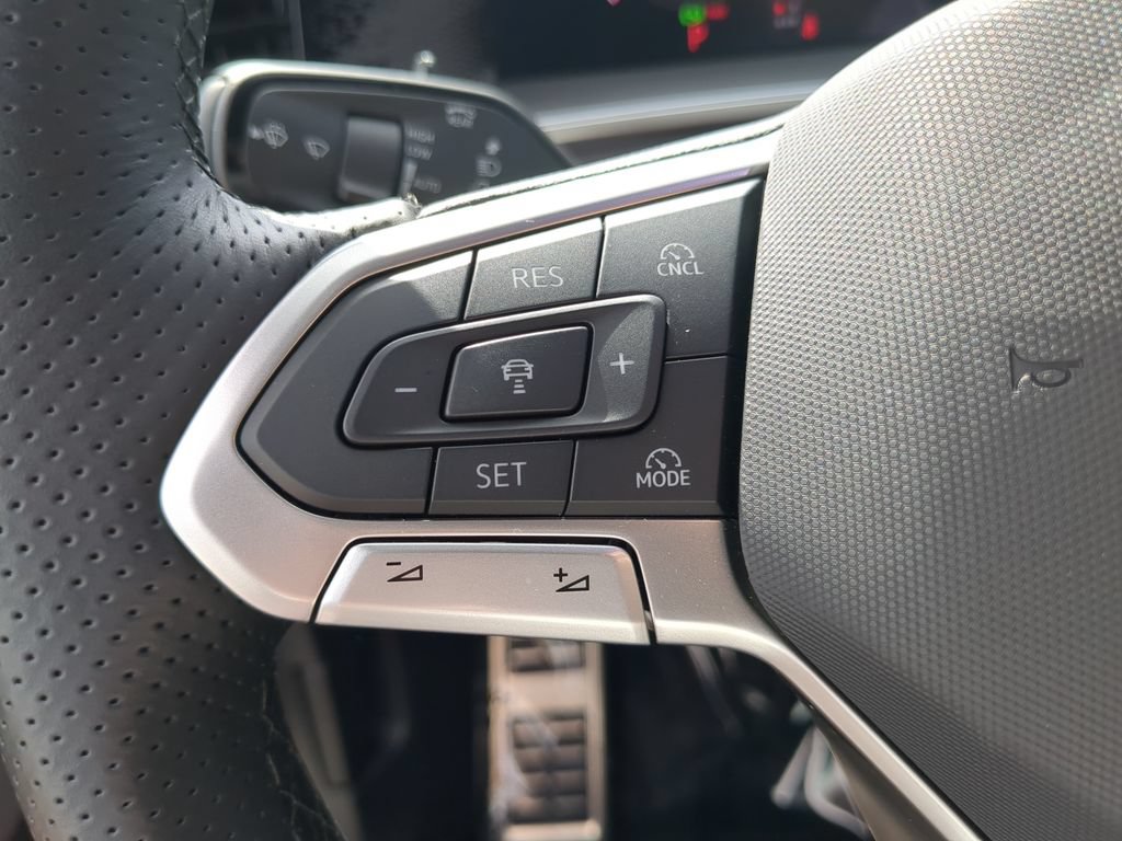 Certified 2026 Volkswagen Tiguan SE R-Line FWD image 28