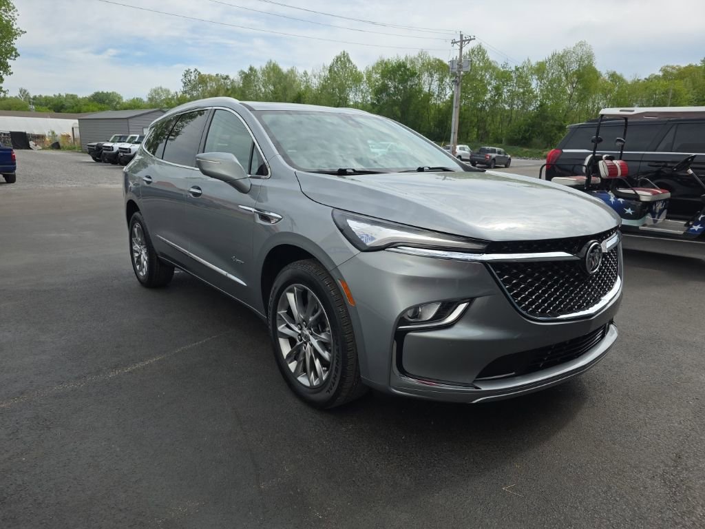 Used 2023 Buick Enclave Avenir FWD image 5