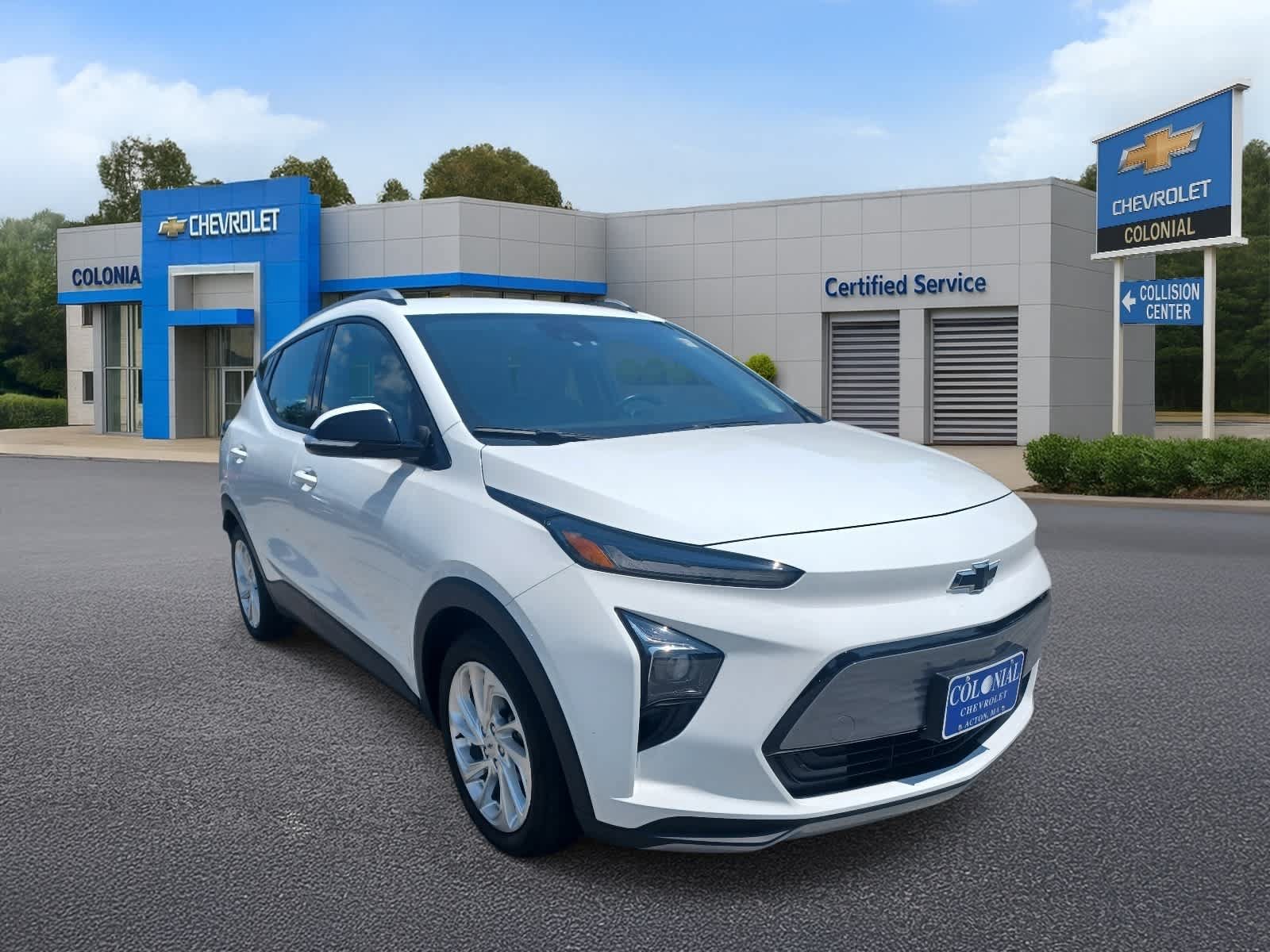 Used 2023 Chevrolet Bolt EUV LT w/ Comfort Package FWD image 2