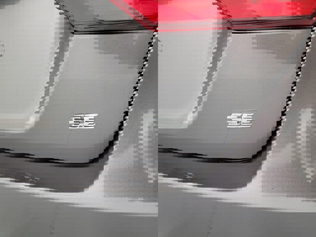 Used 2023 Toyota Camry SE image 9