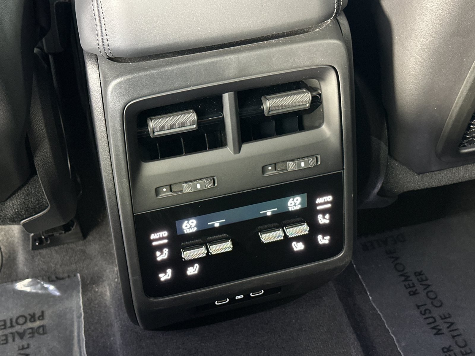 Certified 2025 Porsche Macan Electric RWD image 15